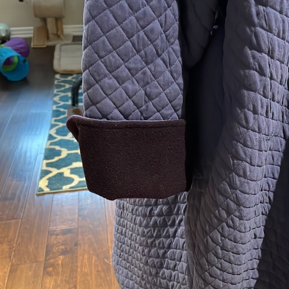 Vintage Holt Renfrew quilted violet and purple coat. - Picture 3 of 7
